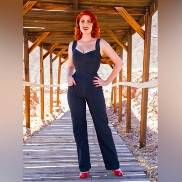 Pinup Girl Clothing - Daphne Overalls in Denim -NWOT - SZ MEDIUM - Picture 1 of 14